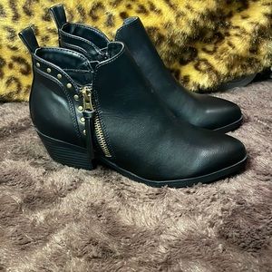 Indigo Rd Black Booties DWS Size 5 1/2M